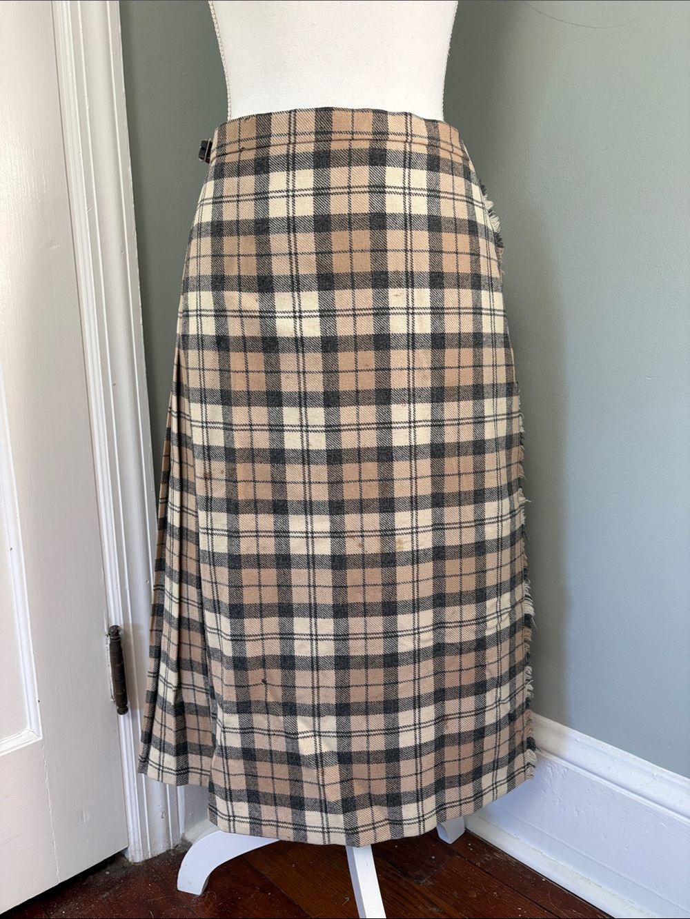 Vintage 100% Wool Scottish Plaid Scotland Kilt Pleated Midi Skirt size 38